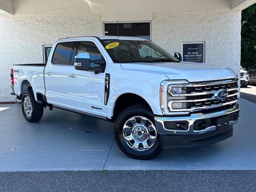 Oxford White 2025 Ford F-250 Lariat