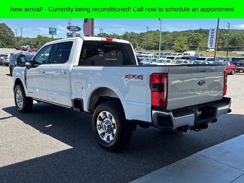 Oxford White 2025 Ford F-250 Lariat