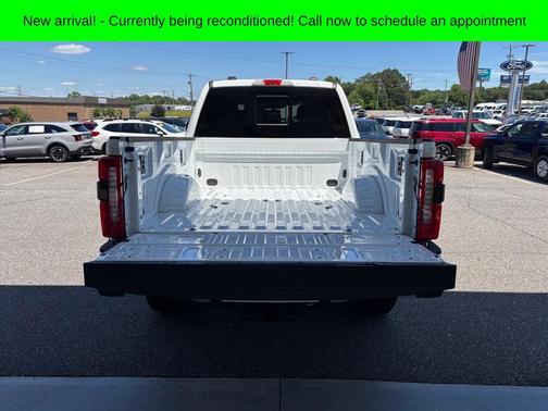 Oxford White 2025 Ford F-250 Lariat