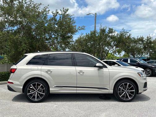 2023 Audi Q7 Premium Plus 55 TFSI quattro Tiptronic