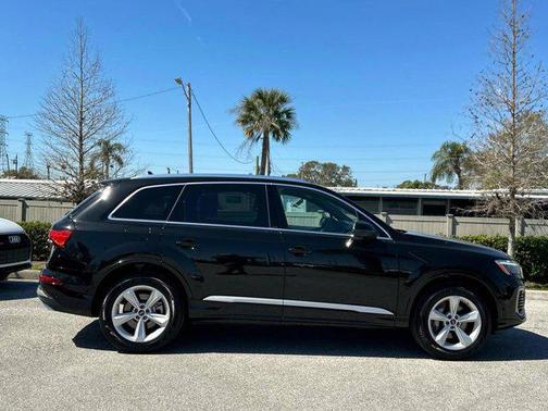 2025 Audi Q7 Premium 45 TFSI quattro Tiptronic