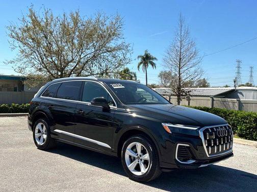 2025 Audi Q7 Premium 45 TFSI quattro Tiptronic