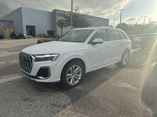 2025 Audi Q7 Premium 45 TFSI quattro Tiptronic
