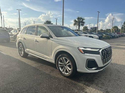 2025 Audi Q7 Premium 45 TFSI quattro Tiptronic