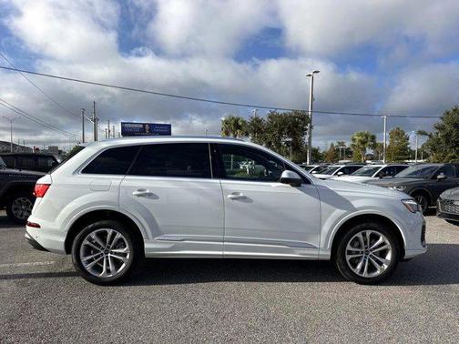 2025 Audi Q7 Premium 45 TFSI quattro Tiptronic