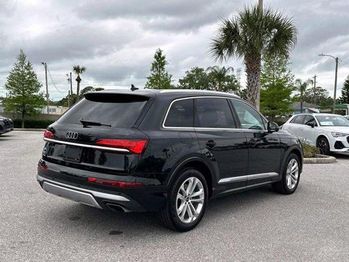 2025 Audi Q7 Premium 45 TFSI quattro Tiptronic