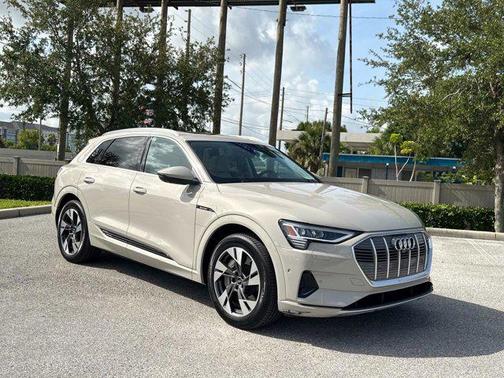 2022 Audi e-tron Premium Plus quattro
