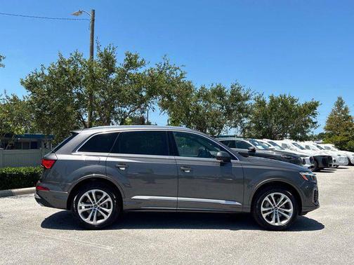 2025 Audi Q7 Premium 45 TFSI quattro Tiptronic