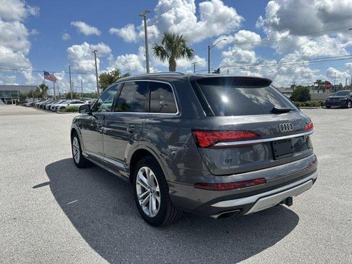 2025 Audi Q7 Premium 45 TFSI quattro Tiptronic
