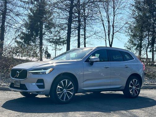 2022 Volvo XC60 B5 Momentum