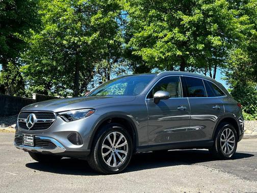 Selenite Gray Metallic 2023 Mercedes-Benz GLC 300 4MATIC