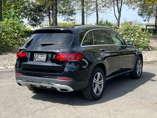 Black 2022 Mercedes-Benz GLC 300 4MATIC