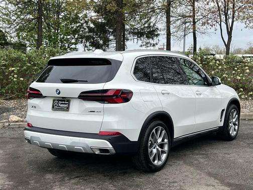 Alpine White 2024 BMW X5 xDrive40i