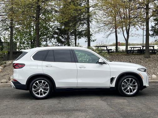 Alpine White 2024 BMW X5 xDrive40i