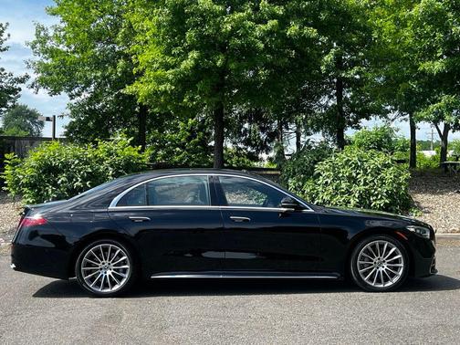 Black 2022 Mercedes-Benz S-Class 4MATIC