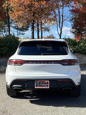 2022 Porsche Macan Base