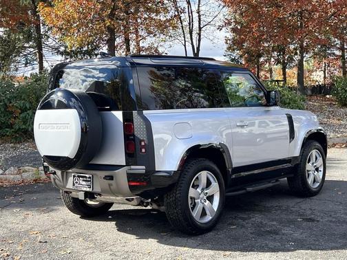 2024 Land Rover Defender 90 P400 X-Dynamic SE