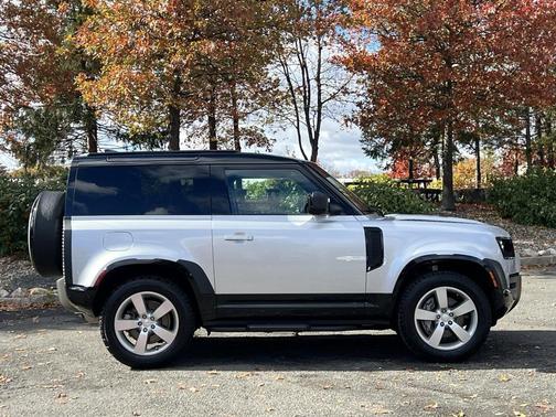 2024 Land Rover Defender 90 P400 X-Dynamic SE