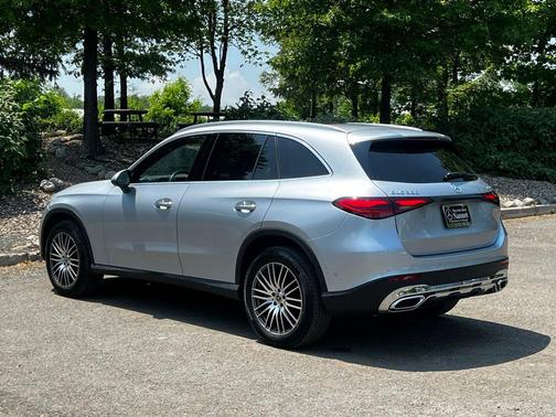 Cirrus Silver Metallic 2024 Mercedes-Benz GLC 300 4MATIC