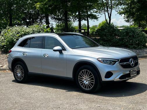 Cirrus Silver Metallic 2024 Mercedes-Benz GLC 300 4MATIC