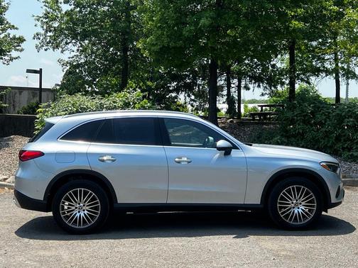 Cirrus Silver Metallic 2024 Mercedes-Benz GLC 300 4MATIC