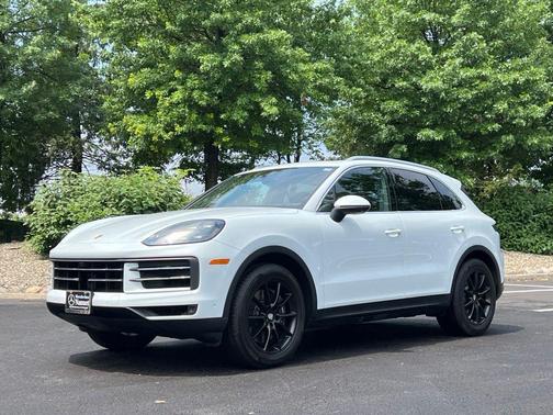Carrara White Metallic 2024 Porsche Cayenne Cayenne
