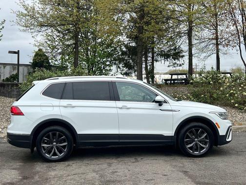 Pure White 2022 Volkswagen Tiguan 2.0T SE 4MOTION