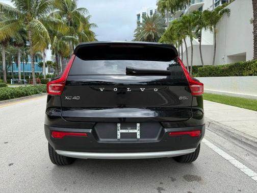 2024 Volvo XC40 B5 Core Bright Theme