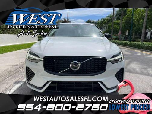 2023 Volvo XC60 B5 Plus Dark Theme