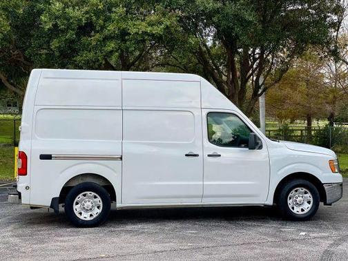 2013 Nissan NV Cargo NV2500 HD SV V6/SV V8