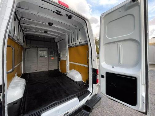 2013 Nissan NV Cargo NV2500 HD SV V6/SV V8