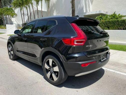 2019 Volvo XC40 T5 Momentum