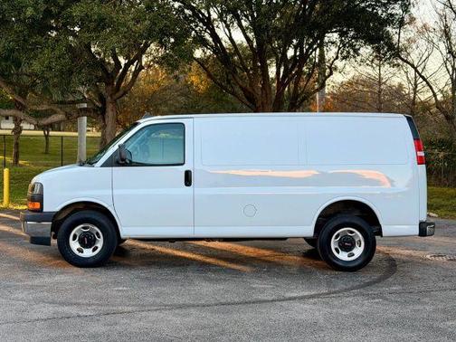 2023 GMC Savana 2500 Work Van