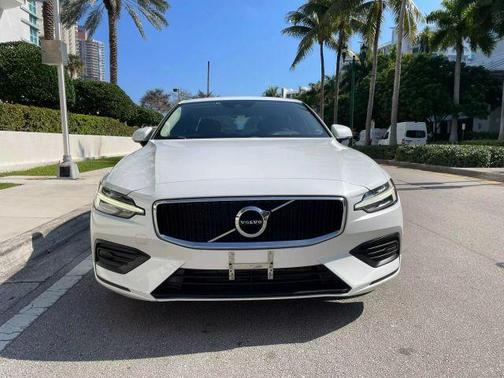 2020 Volvo S60 T5 Momentum