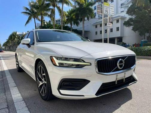 2020 Volvo S60 T5 Momentum