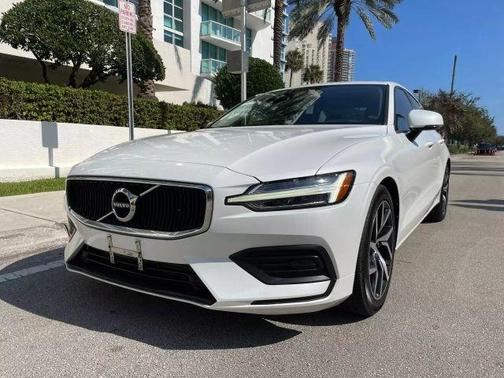 2020 Volvo S60 T5 Momentum