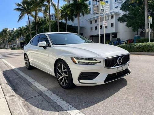 2020 Volvo S60 T5 Momentum