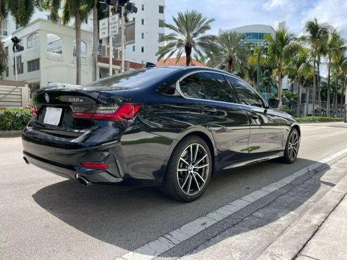 2022 BMW 330e 330e