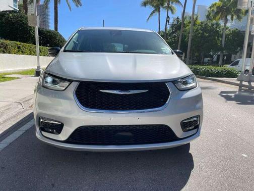 2024 Chrysler Pacifica Touring-L
