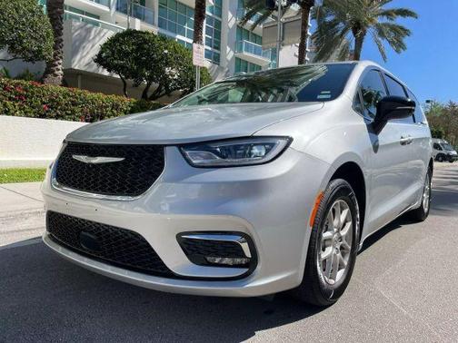 2024 Chrysler Pacifica Touring-L