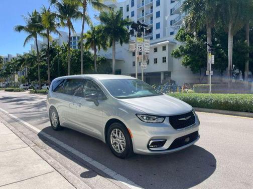 2024 Chrysler Pacifica Touring-L