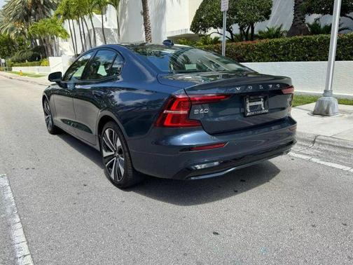 2024 Volvo S60 B5 Core Dark Theme