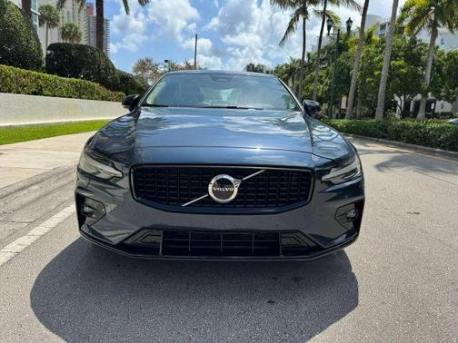 2024 Volvo S60 B5 Core Dark Theme