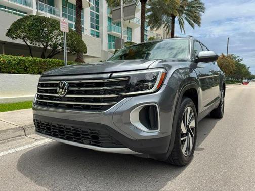 Platinum Gray Metallic 2025 Volkswagen Atlas 2.0T SE w/Technology