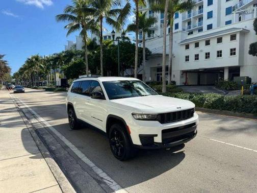 2023 Jeep Grand Cherokee L Laredo