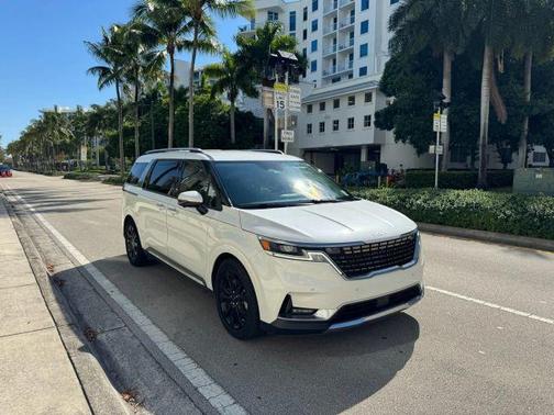 2022 Kia Carnival SX