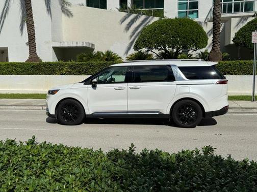 2022 Kia Carnival SX