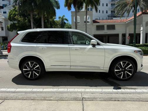 2024 Volvo XC90 B6 Plus Bright Theme 6-Seater