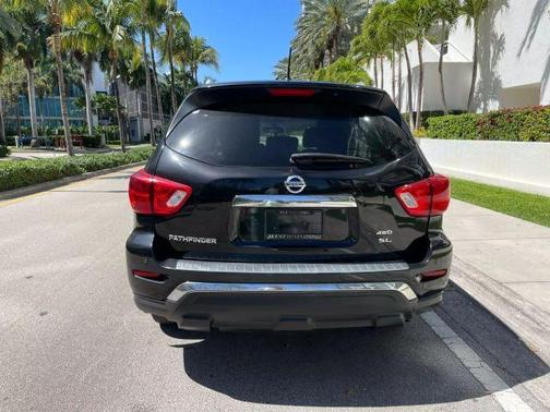 2018 Nissan Pathfinder SL