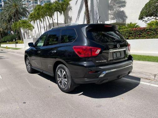 2018 Nissan Pathfinder SL